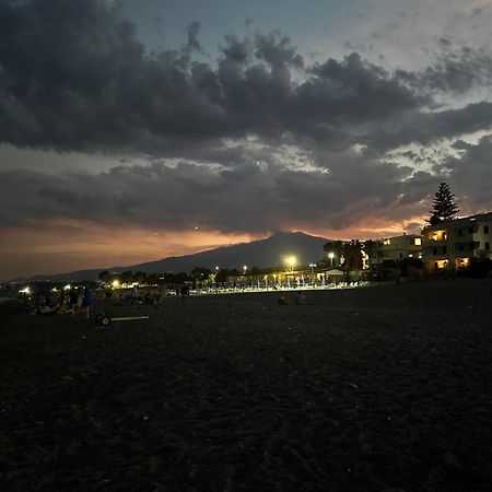 Appartamento I Puritani On The Beach Giardini-Naxos Exterior foto